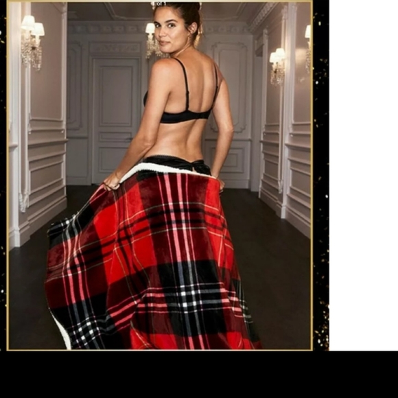 Victoria's Secret Plaid Sherpa Blanket NIP - Picture 2 of 5